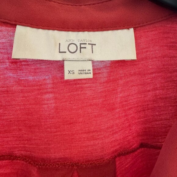 Beautiful coral color silk Loft collared tank top- size x small - Picture 3 of 6